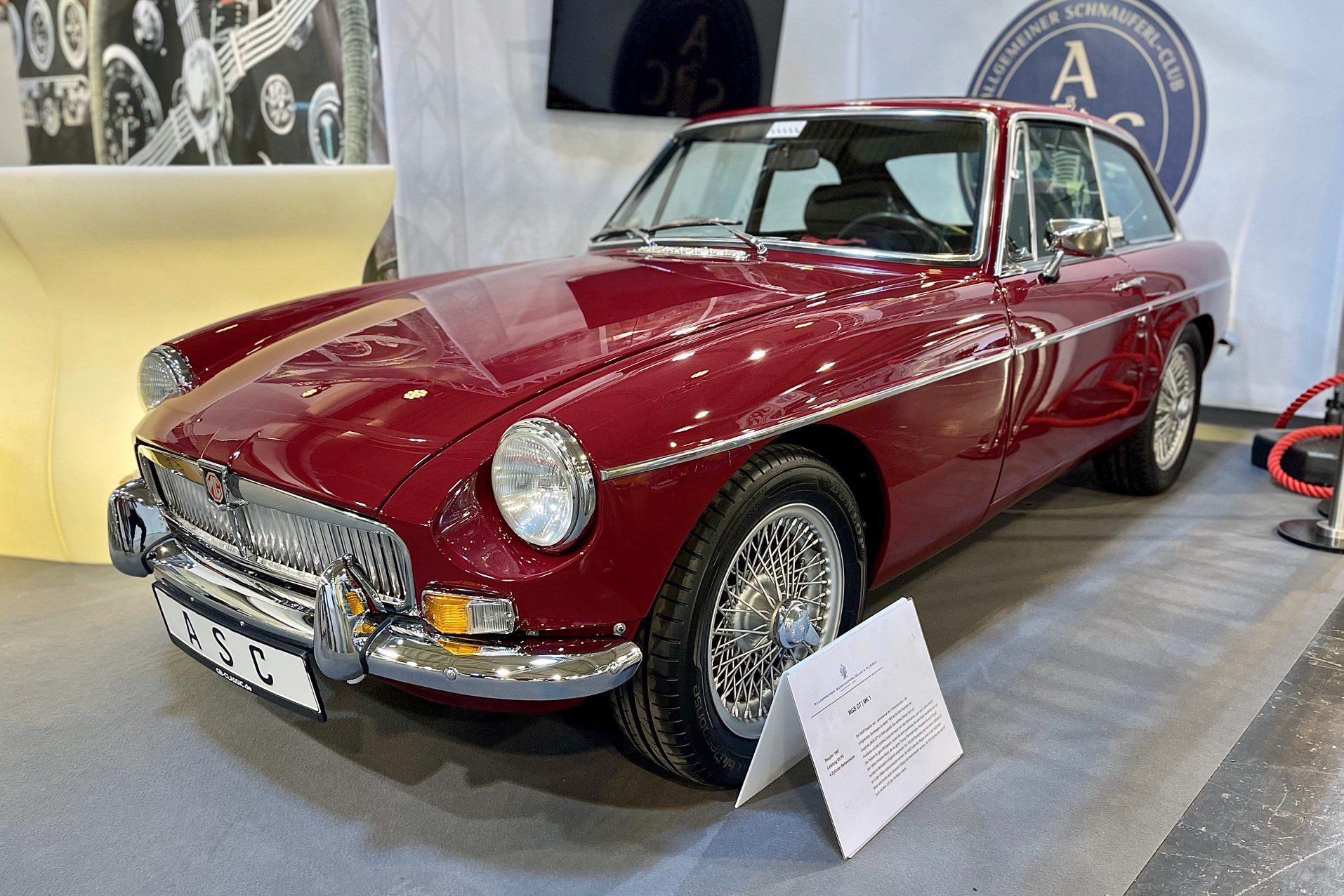 MG B GT auf dem ASC Messestand Techno Classica