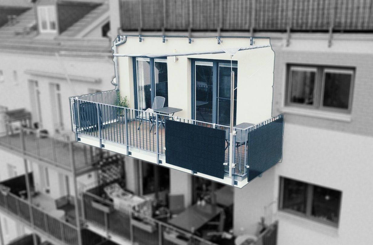 PV-Anlagen an einem Balkon angebaut