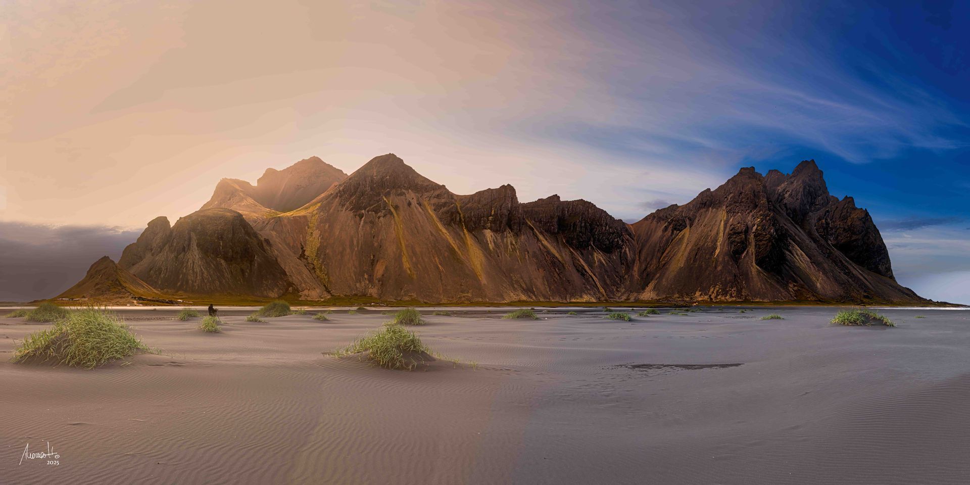 Vestrahorn und Vesturhorn, eine Fotografie von Thomas Hartstang, suedereiche.art, Island, Berge,Sonnenuntergang, Shop