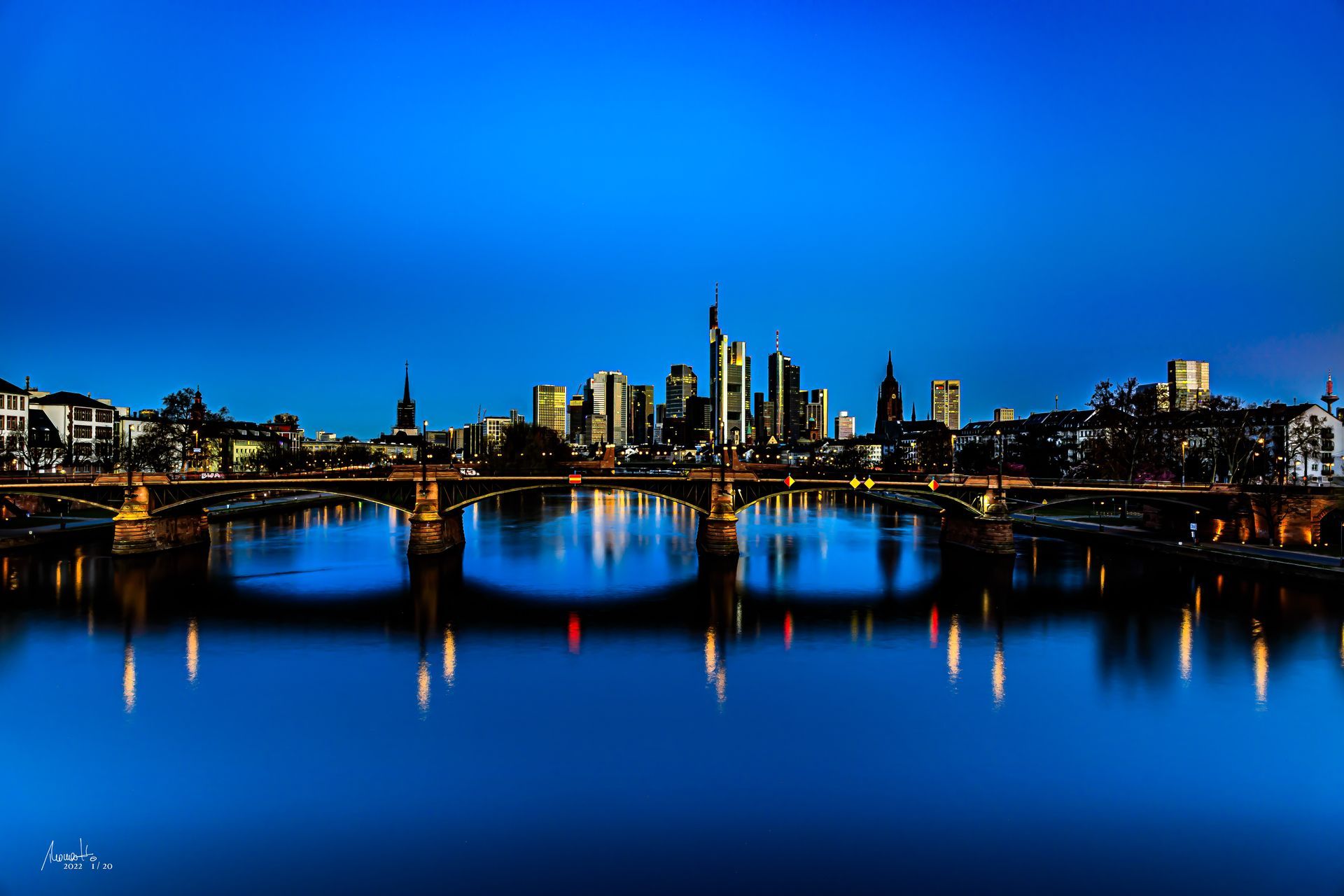 Frankfurt blu, prämierte Fotografie von Thomas Hartstang, südereiche.art, Stadtfotografie, fine art fotografie, Landschaftsfotografie