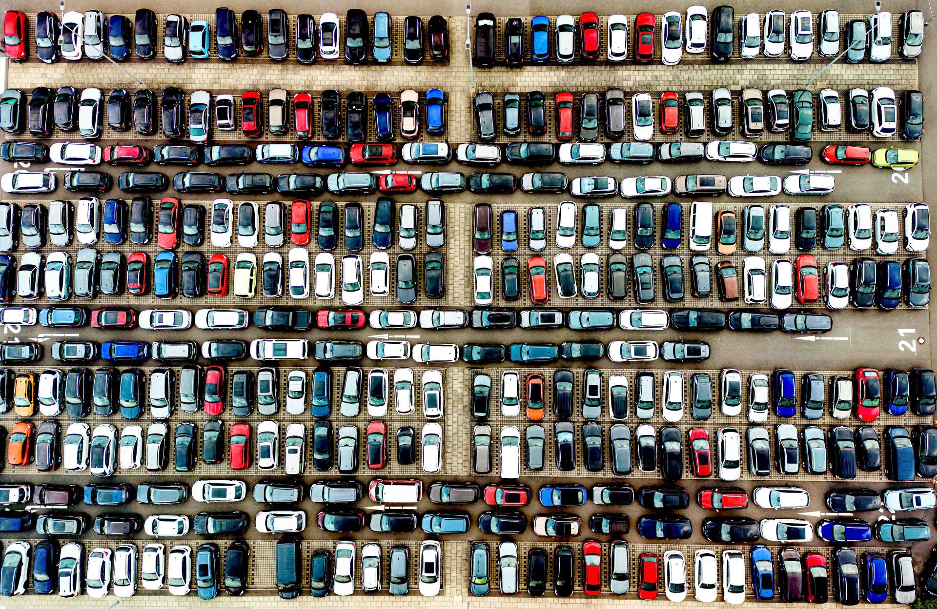 Auto, Parkplatz, Kreuzfahrt, Hafen Hamburg, Fotografie von Thomas Hartstang, Atelier Südereiche