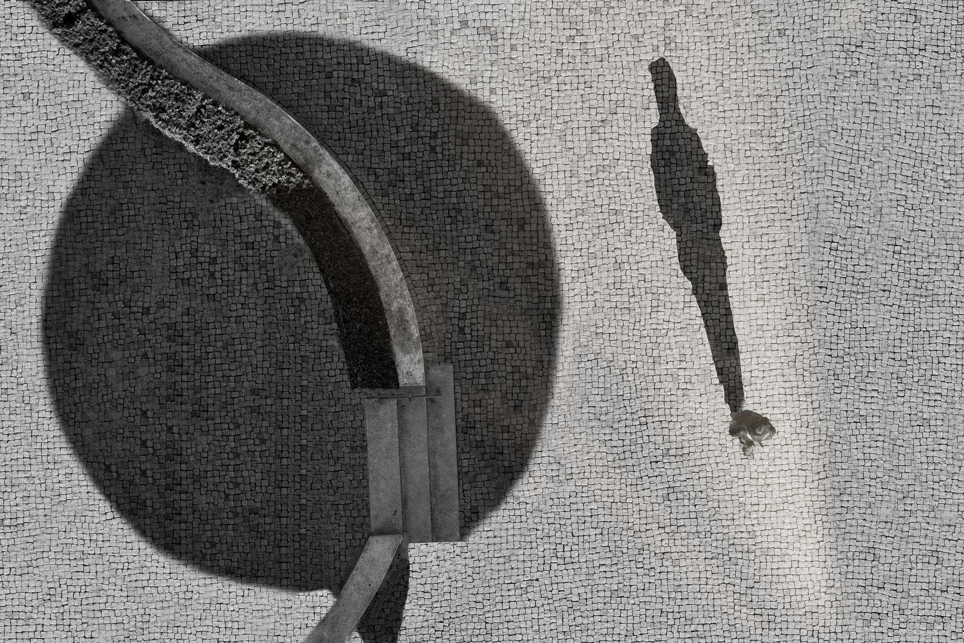 Long Shadow At A Circle, prämierte Fotografie von Thomas Hartstang, südereiche.art, schwarz-weiß, fine art fotografie