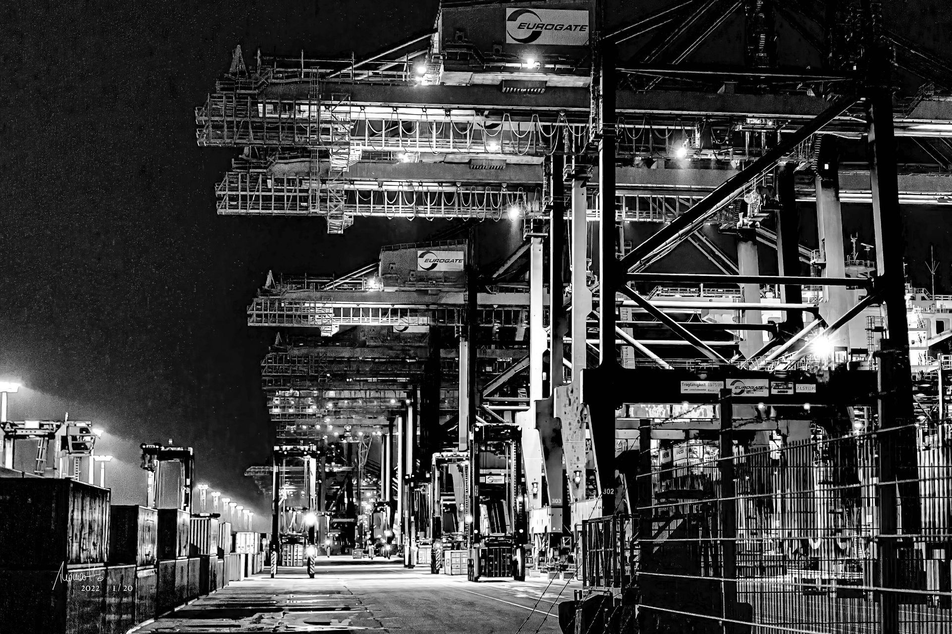 Eurogate, eine Fotografie von Thomas Hartstang, siedereiche.art, Hamburg, Hafen, Container, Deutschland, schwarz-weiß, Shop