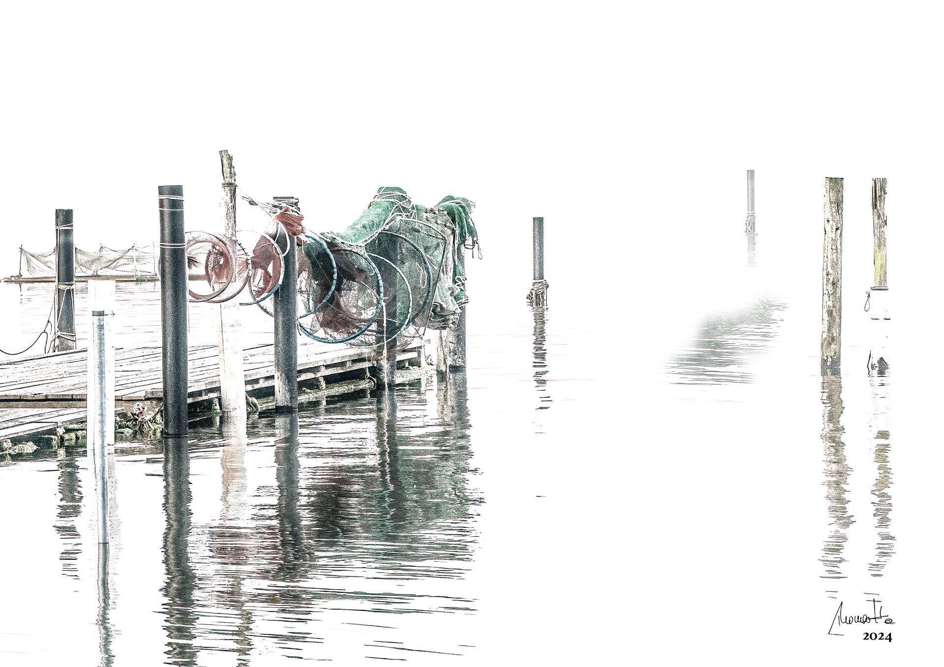 Dalben und Steg, eine Fotografie von Thomas Hartstang, siedereiche.art, Schleswig, Schlei, Nebel, Deutschland, Ostsee, Shop