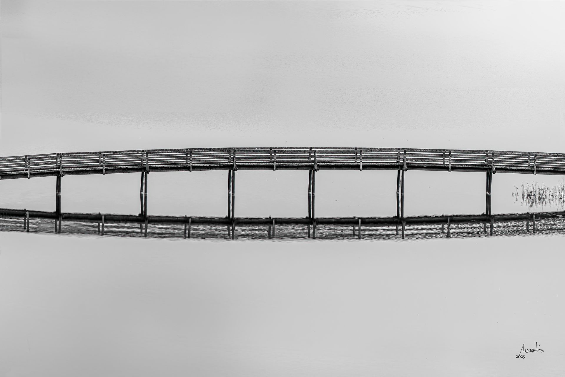 Bridge over untroubled water, eine Fotografie von Thomas Hartstang, siedereiche.art, Chiemgau, Brücke, Seeon, Deutschland, Bayern, Shop