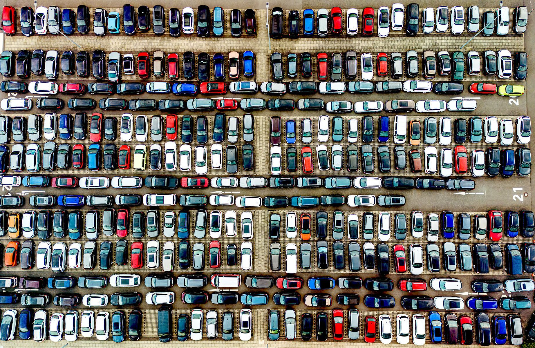 Too many cars, prämierte Fotografie von Thomas Hartstang, südereiche.art, Drohnenfotografie, fine art fotografie