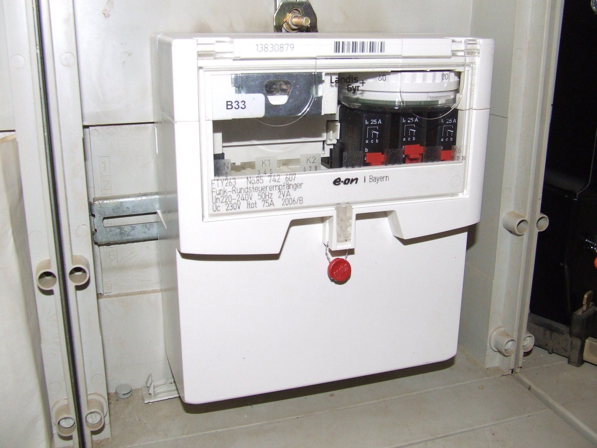 Das Tarifsteuergerät wird vom Netzbetreiber gewählt, Sie müssen einen entsprechenden Platz für das Gerät bereithalten Holen Sie alles aus Flexiblen Stromtarifen, Ihrer PV-Anlage und dem ENWG §14a mit Ihren flexiblen Letztverbrauchern