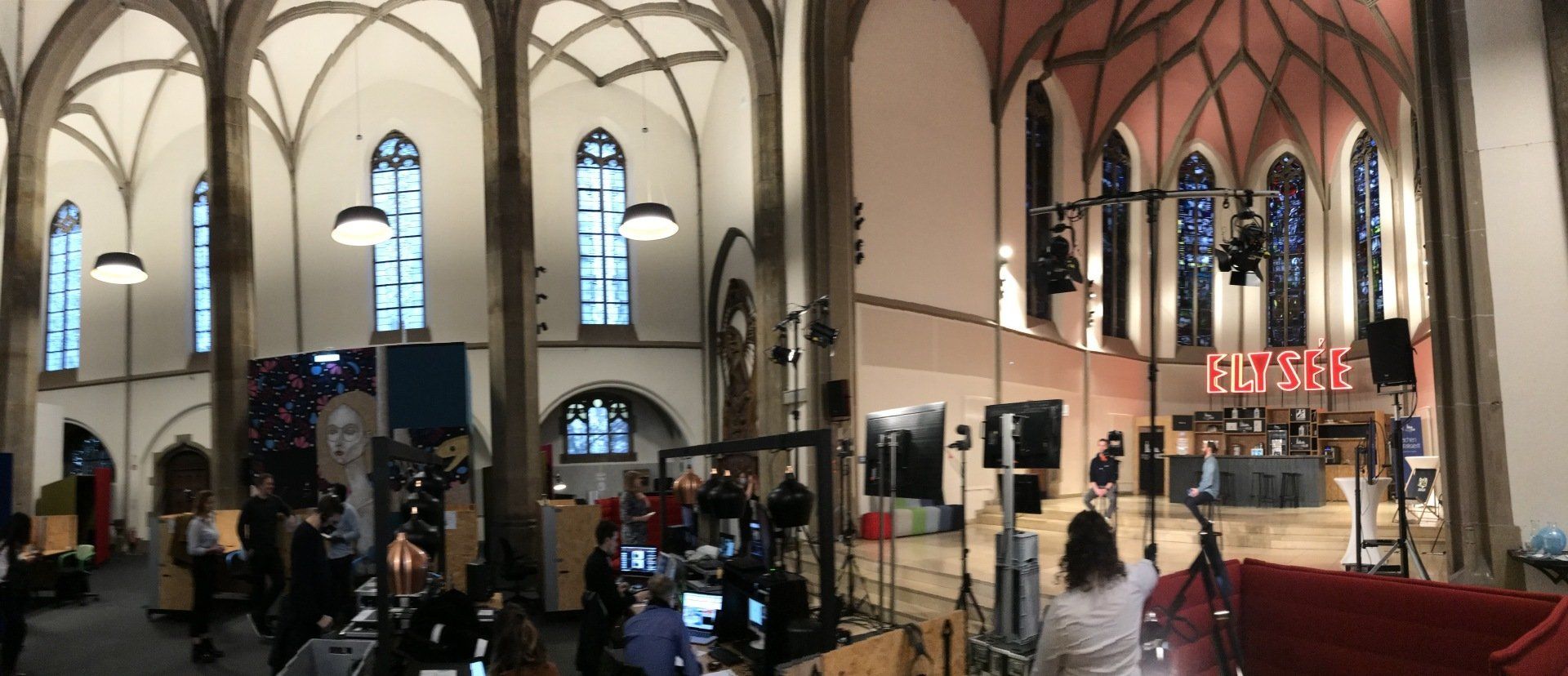 Setup-DemoDay 2021 Bühne und technischer Aufbau für das Startup Event des digitalHUB Aachen.