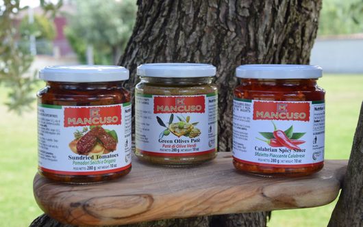 Sughi già pronti di calabria, pomodoro calabrese, nduja, passata di pomodoro, Mancuso, olio extravergine di oliva calabrese, Prodotti tipici calabresi, Lamezia Terme, cultivar Carolea calabrese, Magna Grecia Calabria 
Specialità calabrese peperoncino, pomodori secchi, paté, olive, prodotti tipici calabresi, prodotti di calabria, Olio Riserva Speciale MANCUSO1976