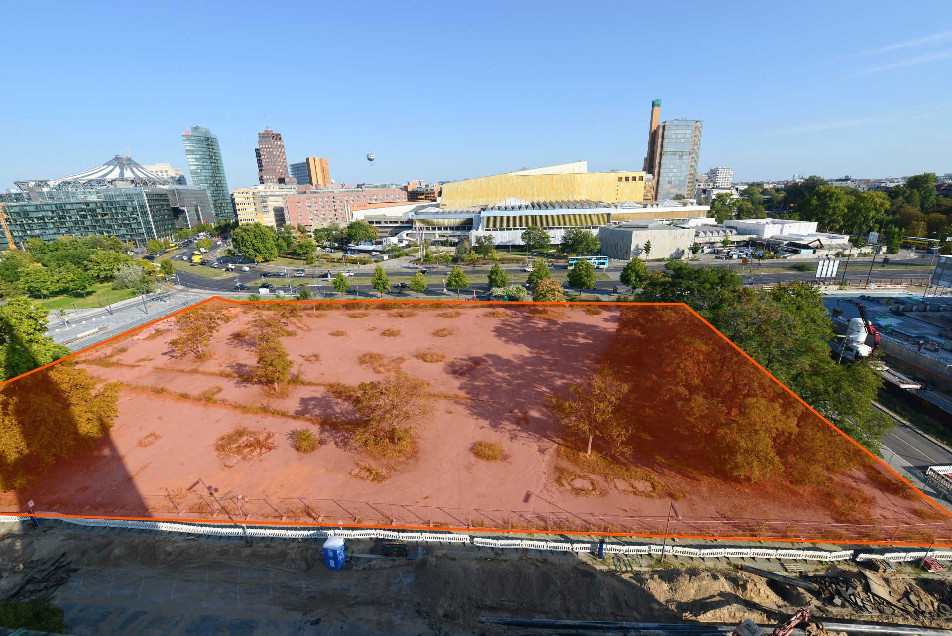 Die orange markierte Fläche zeigt das Baufeld für den Museumseubau.