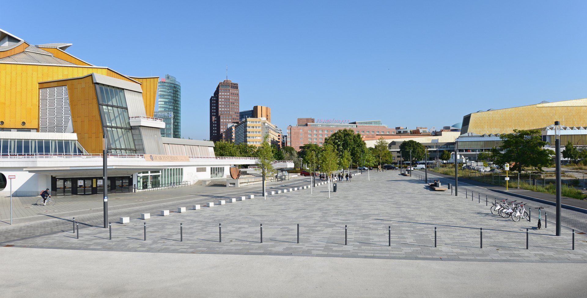 Foto: Blick von der Piazzetta auf den Scharounplatz, September 2020