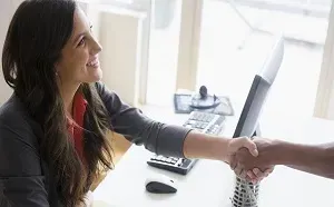 Con una alta experiencia en el transporte marítimo de contenedores y en la asesoría en comercio internacional