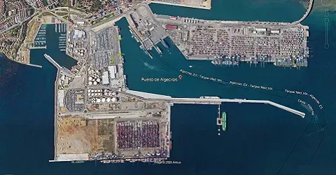 Terminal de gruas y carga contenedores del puerto de Algeciras