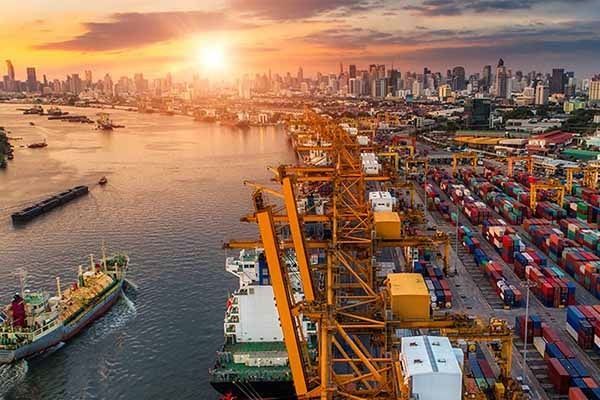puerto de Ningbo-Zhoushan, llegada del envió de contenedores marítimos a China