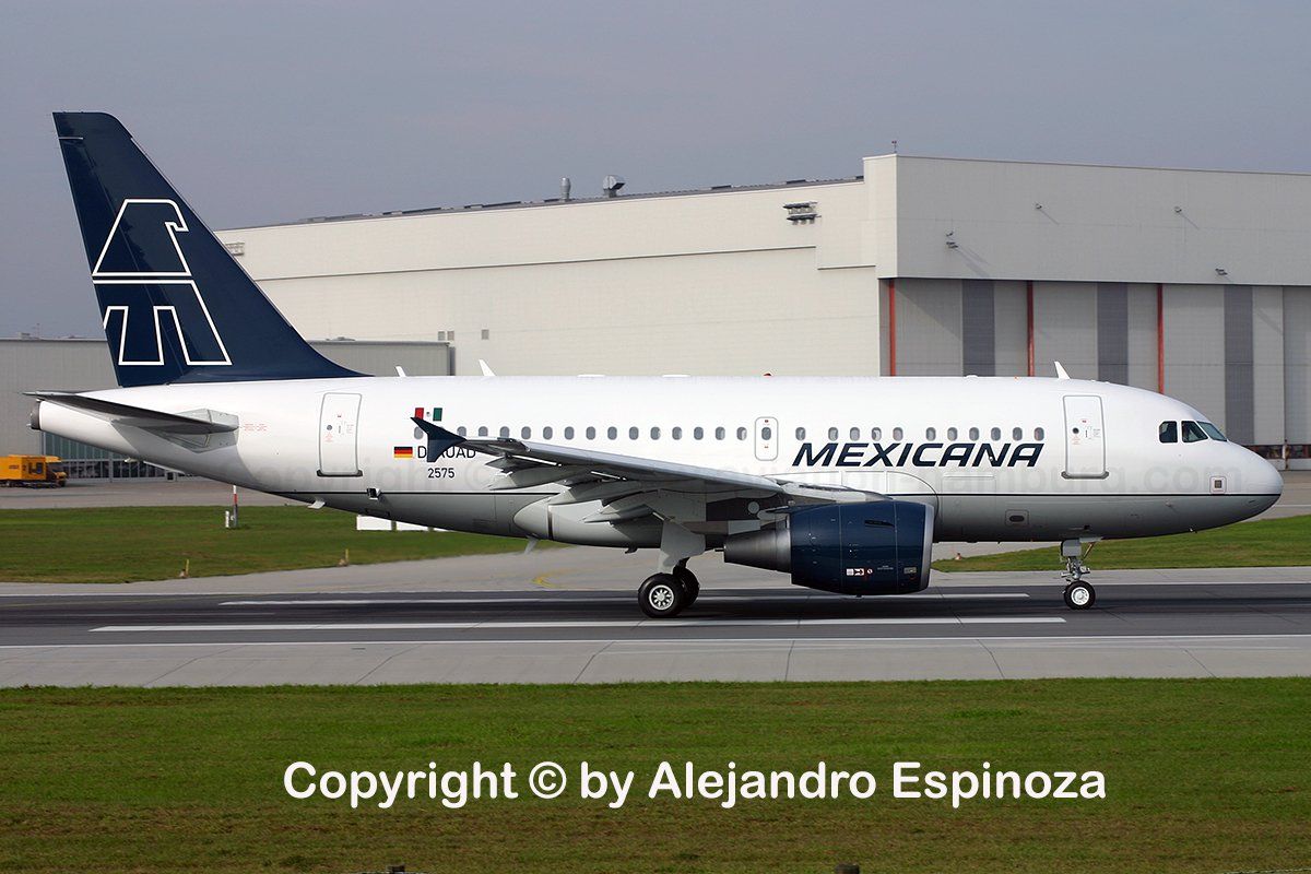 Airbus A318 Mexicana on XFW