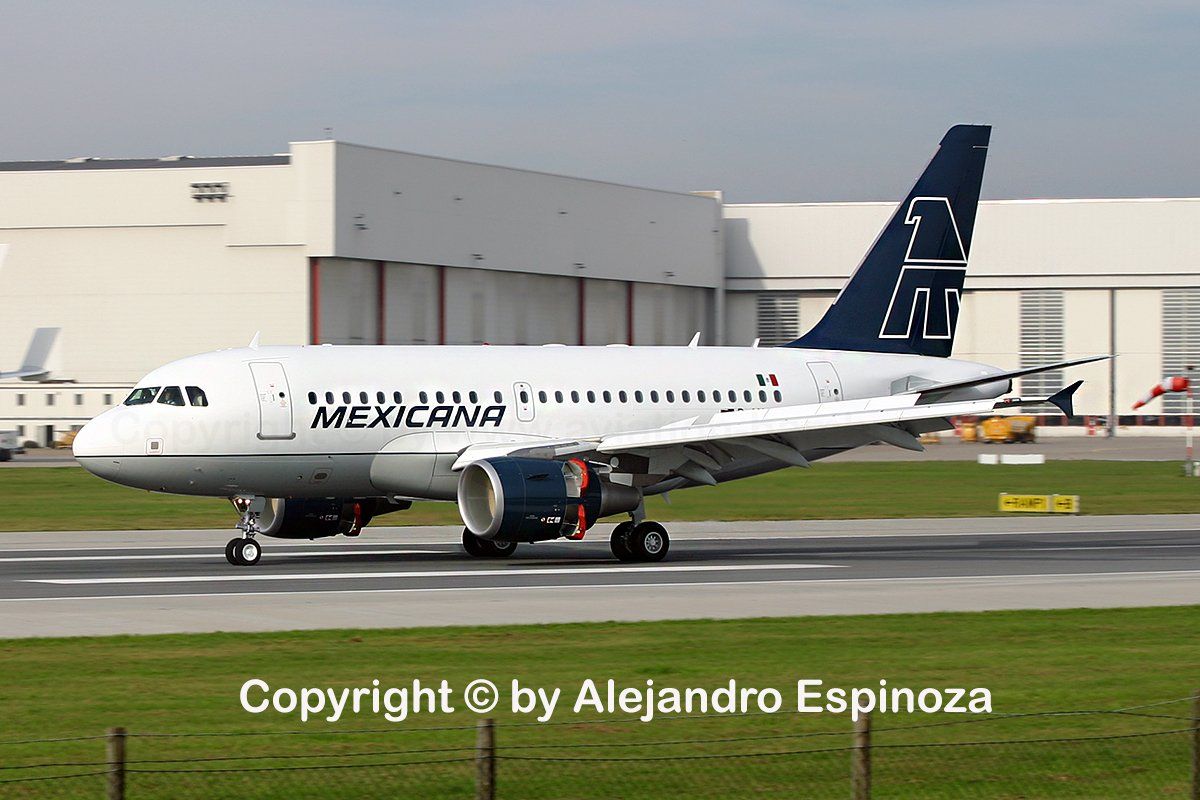 Airbus A318 Mexica on XFW