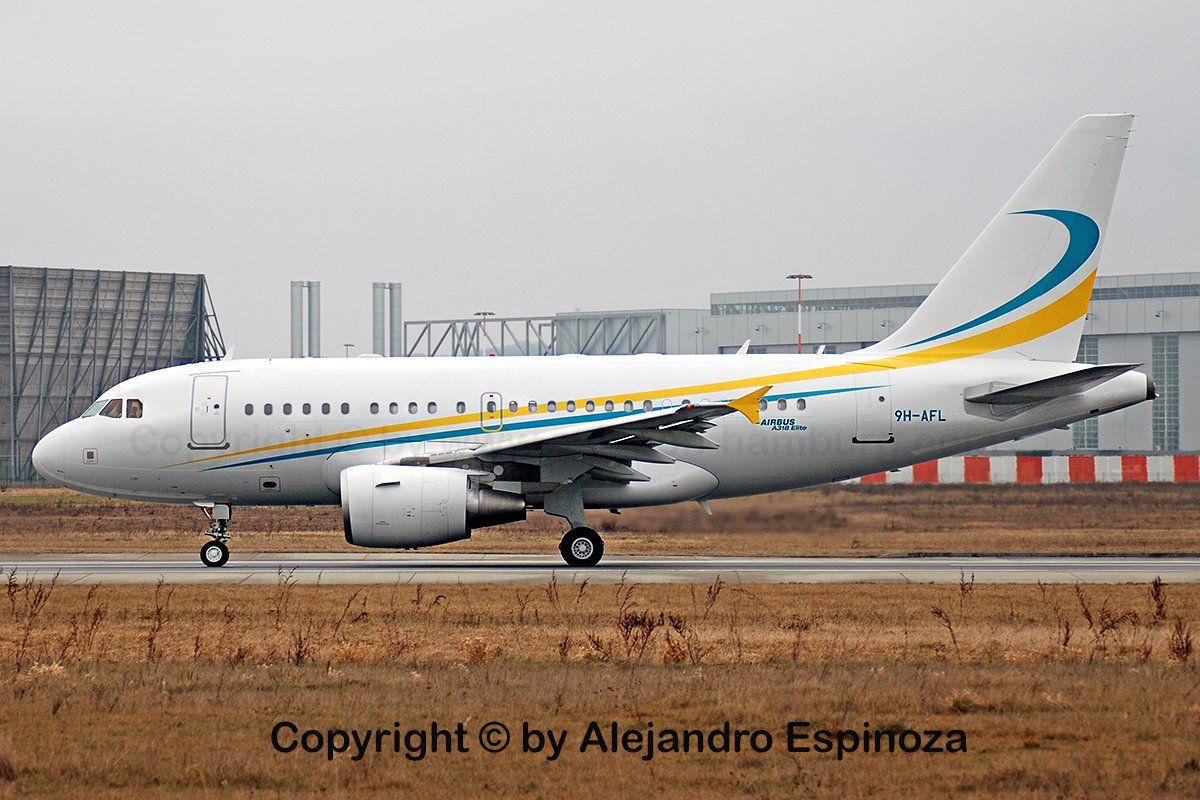 Airbus A318 Comlux on XFW