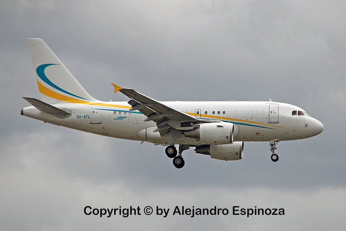 Airbus A318 Comlux on Final LBG