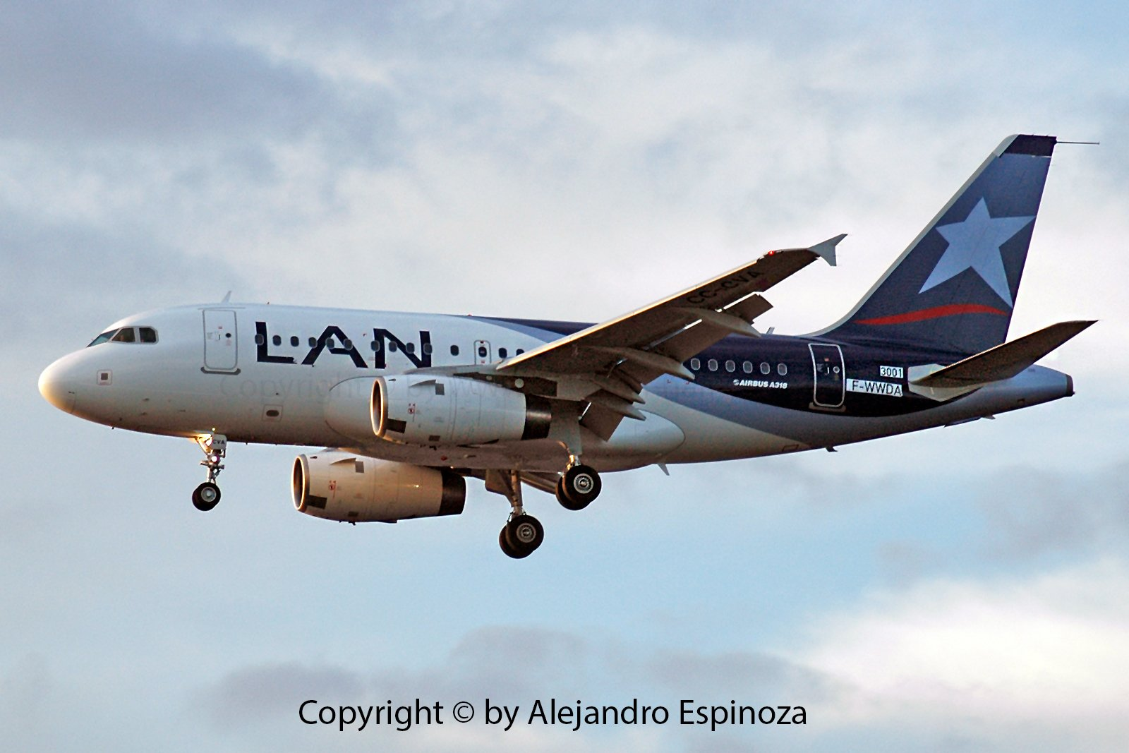 Airbus A318 LAN Airlines on Final XFW