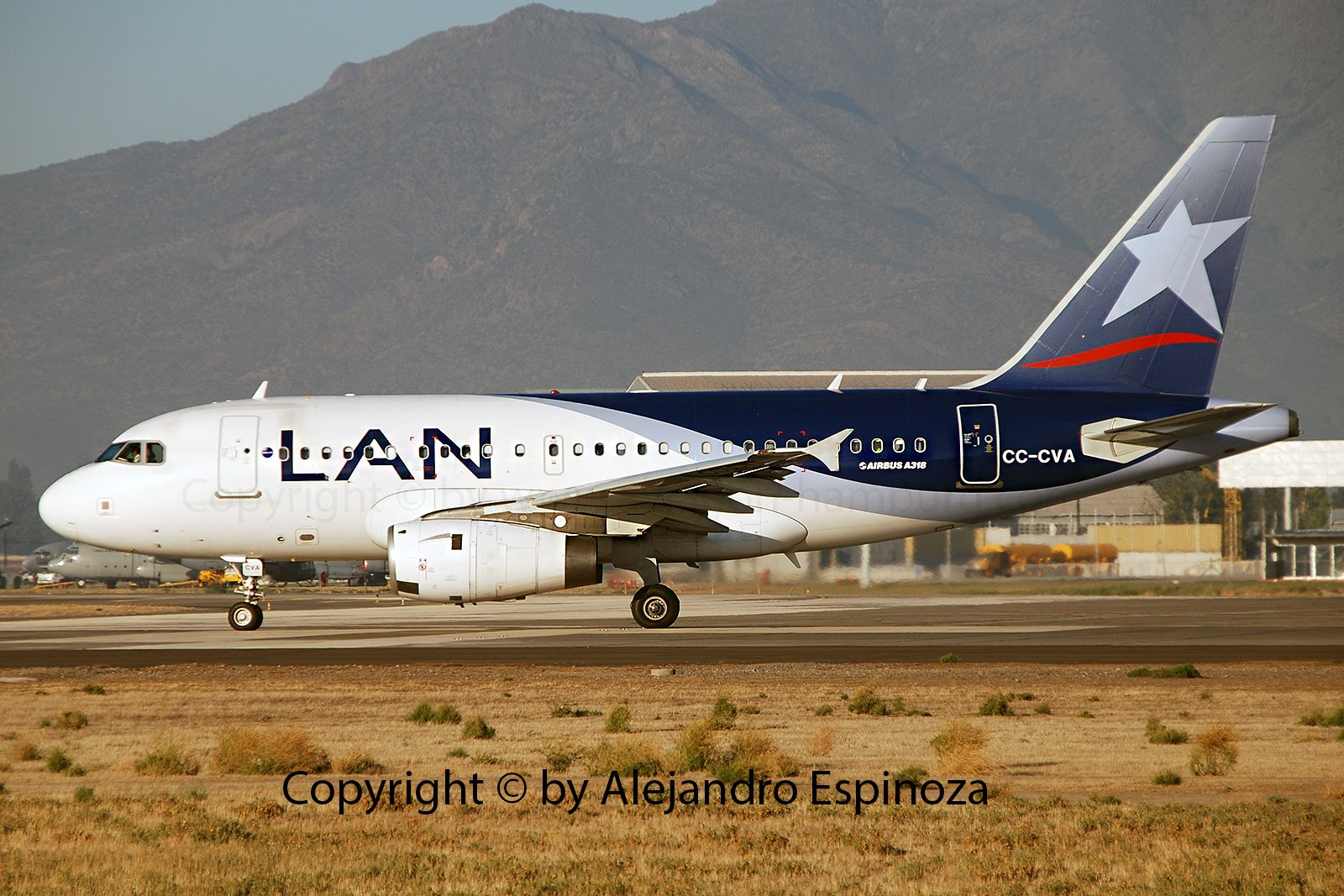 Airbus A318 LAN Airlines in SCL