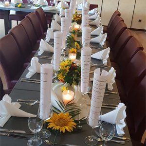 Bei schönem Wetter genießen bis zu 40 Personen das Ambiente unseres malerischen Innenhofs