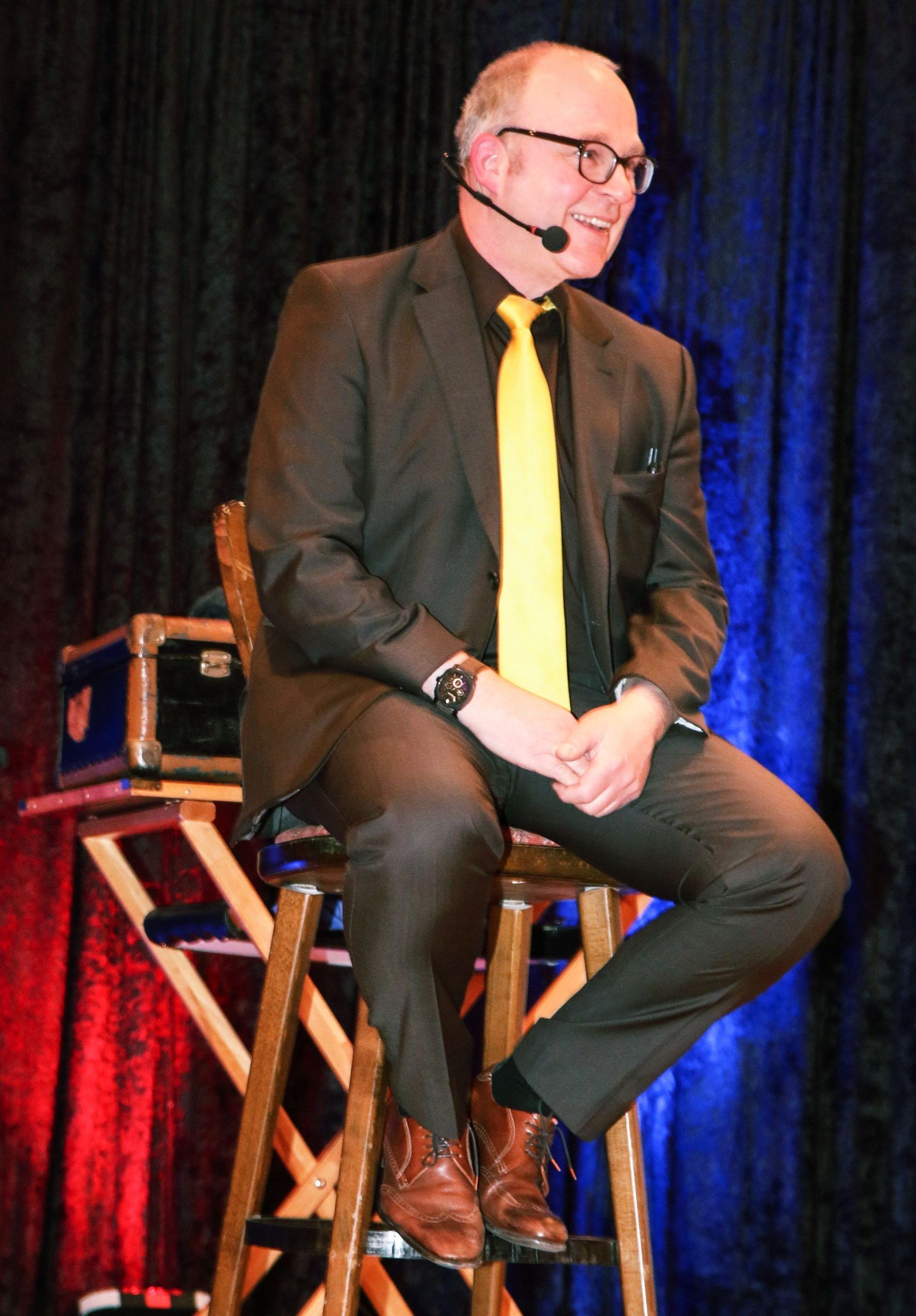 Zauberkünstler Mlodini auf der Bühne