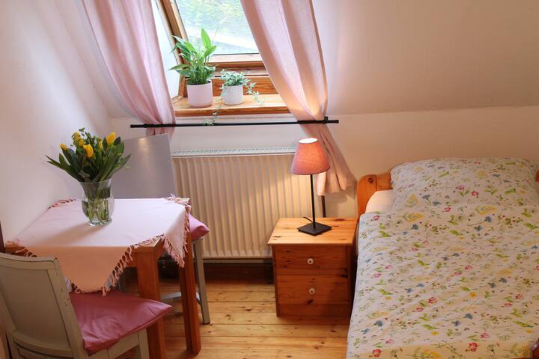 Günstige Einzelzimmer, Doppelzimmer und Ferienwohnungen nahe der Ostsee und dem Hansa Park