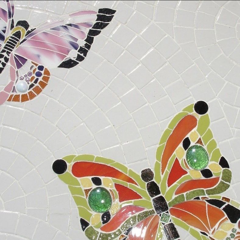 Mosaïque exterieur-Banc-Envolée de papillons_Murielle Gratiot Mosaïste