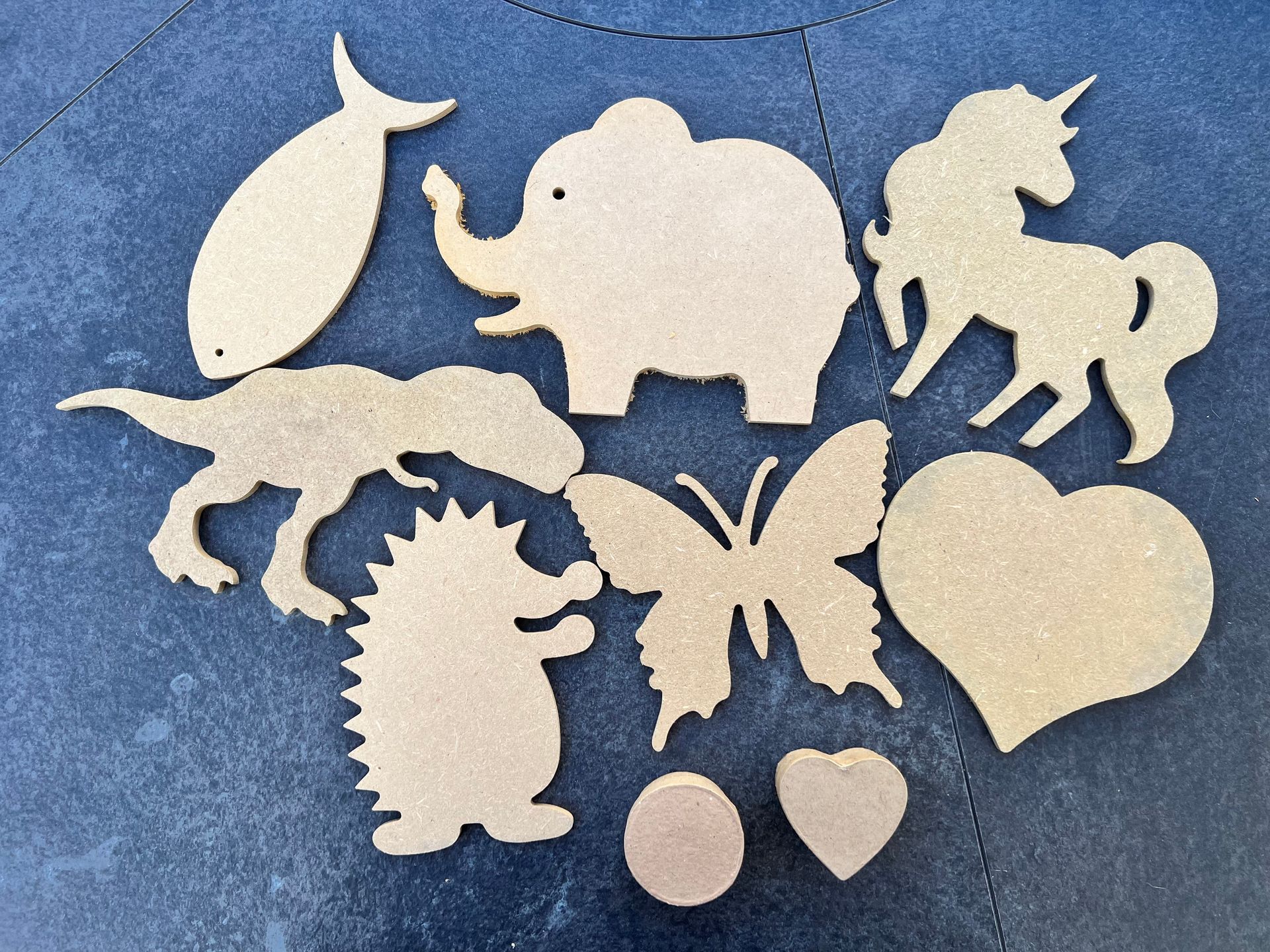 Atelier Romalia Mosaïque itinérant: vivez une expérience créative et conviviale, accessible à tous, autour de l’art mosaïque.