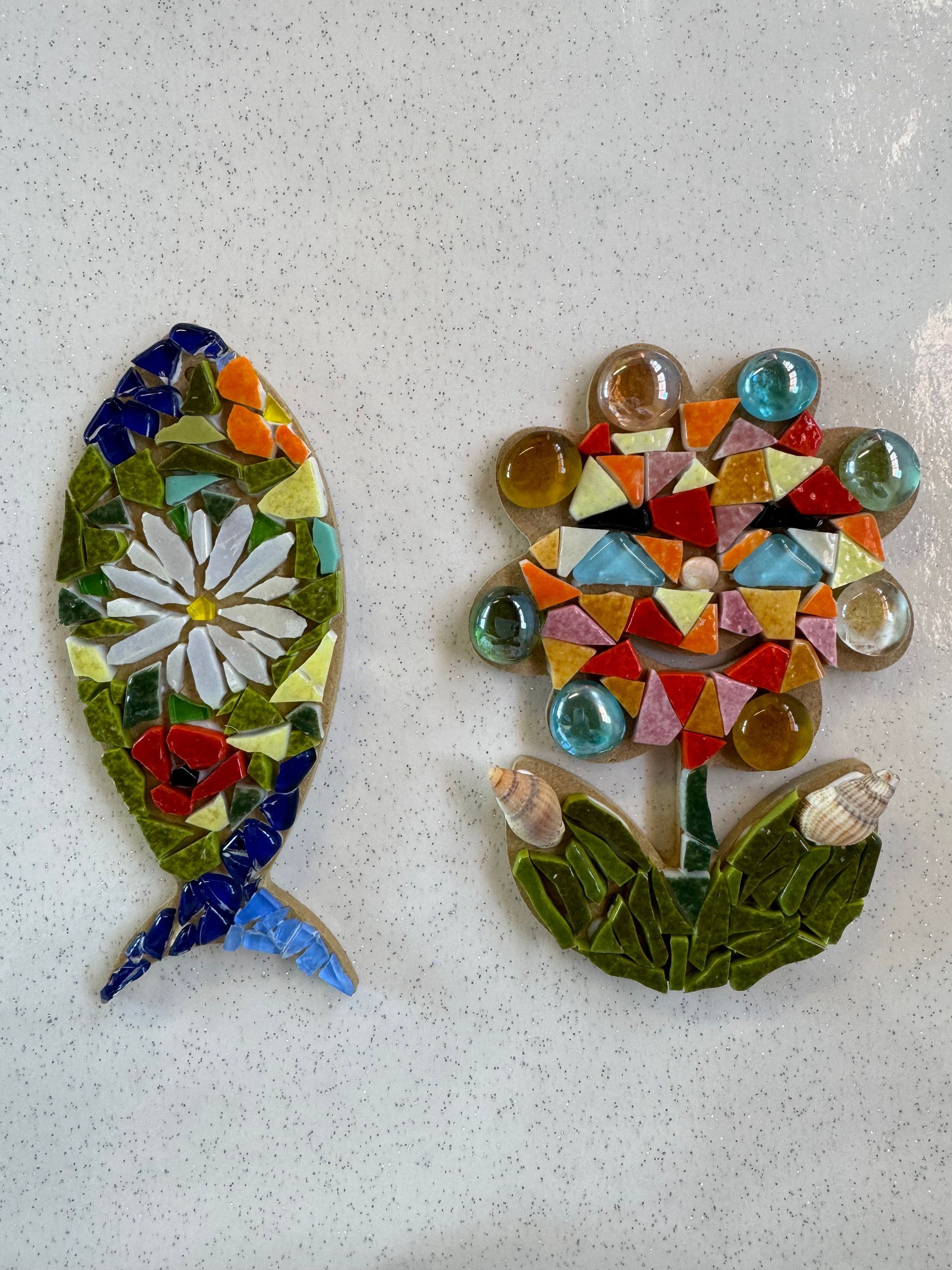 Atelier Romalia Mosaïque itinérant: vivez une expérience créative et conviviale, accessible à tous, autour de l’art mosaïque.