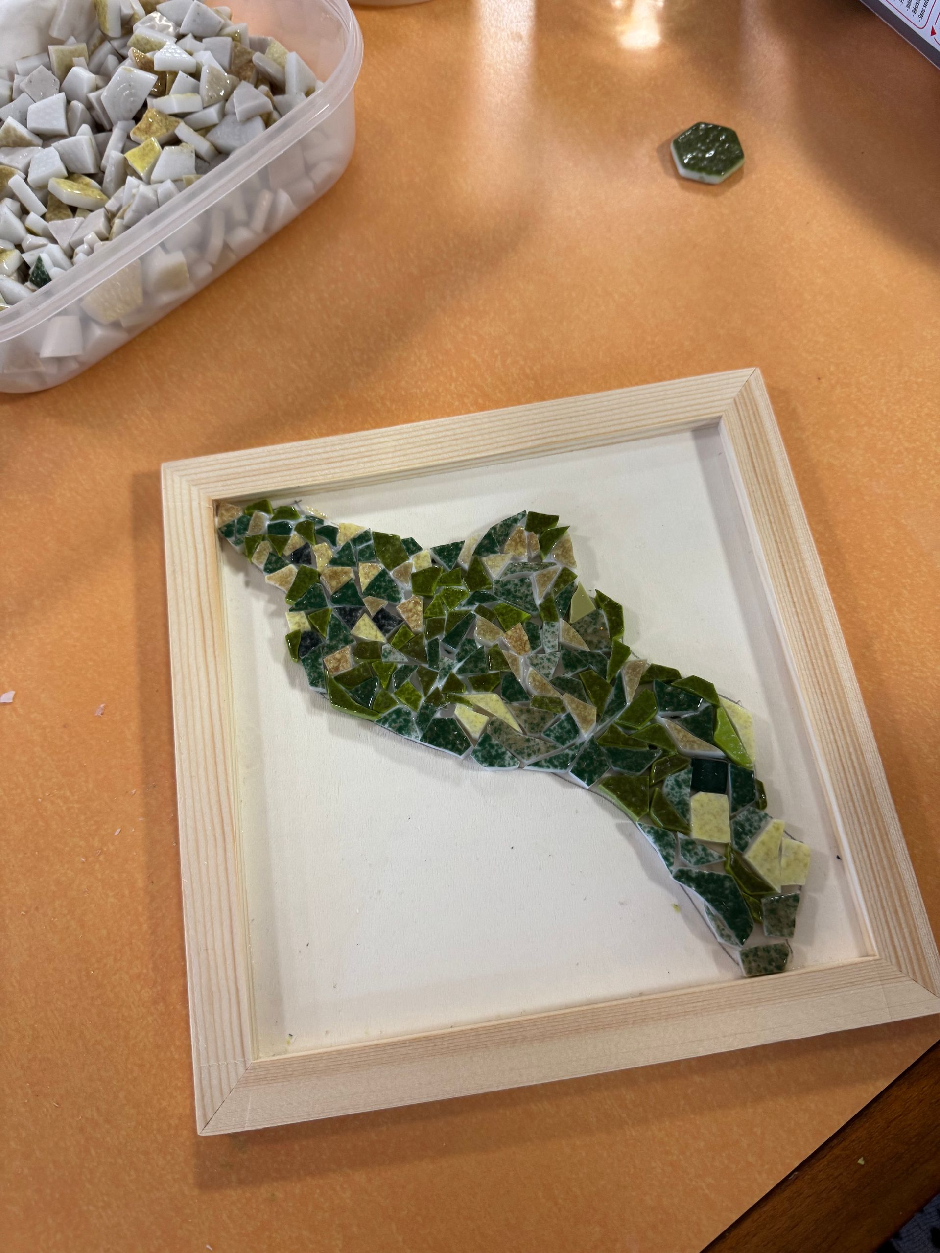 Atelier Romalia Mosaïque itinérant: vivez une expérience créative et conviviale, accessible à tous, autour de l’art mosaïque.