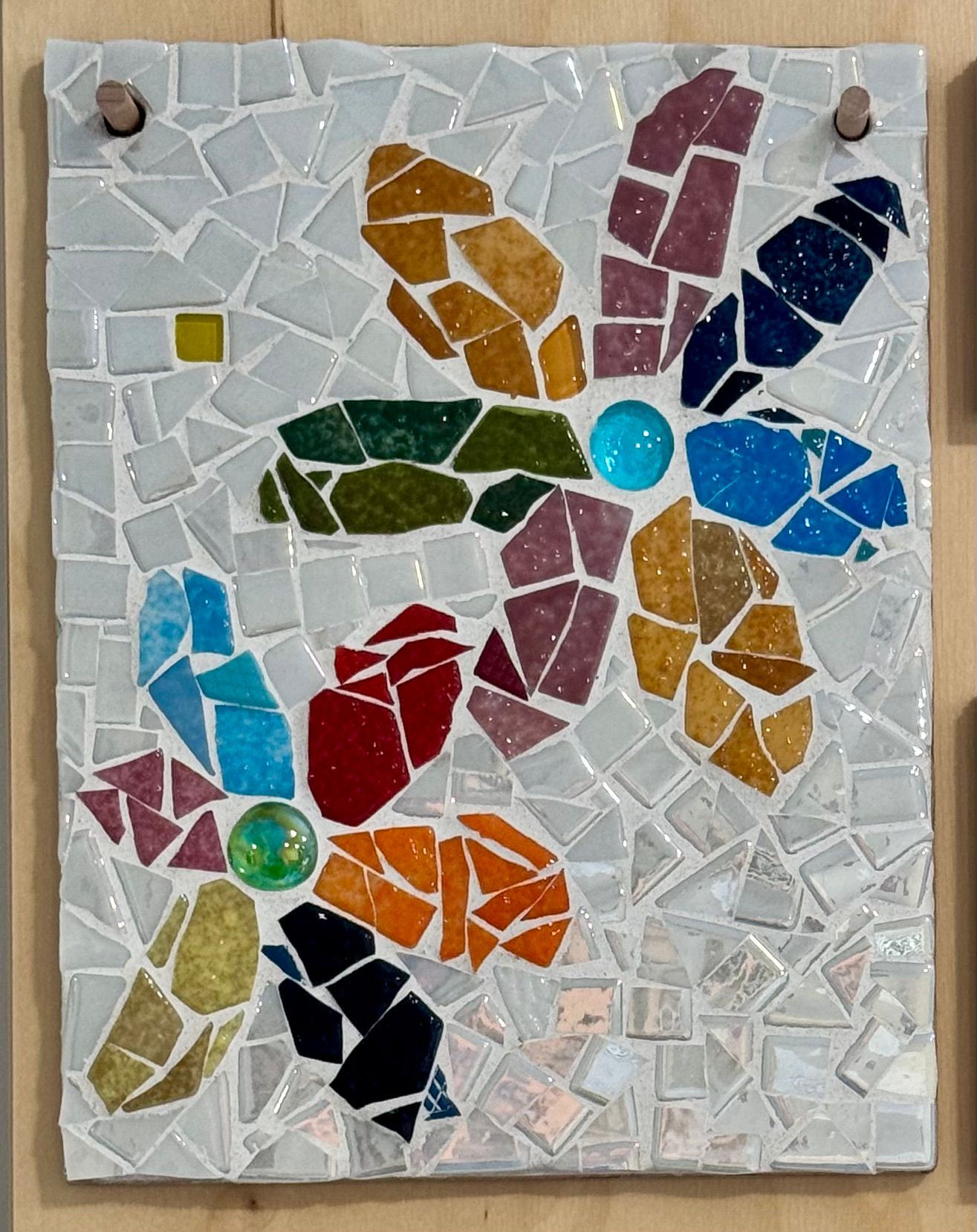 Atelier Romalia Mosaïque itinérant: vivez une expérience créative et conviviale, accessible à tous, autour de l’art mosaïque.