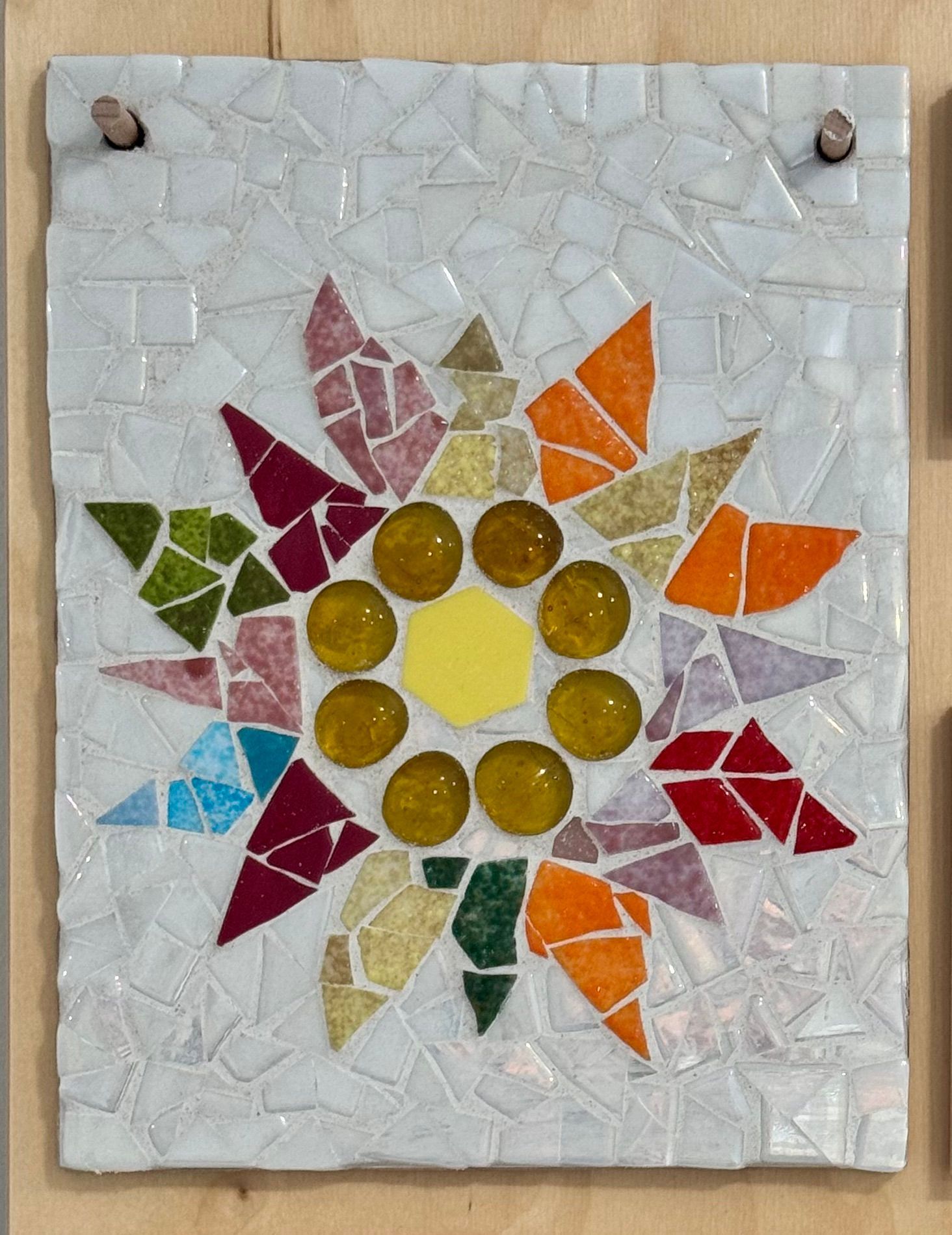 Atelier Romalia Mosaïque itinérant: vivez une expérience créative et conviviale, accessible à tous, autour de l’art mosaïque.