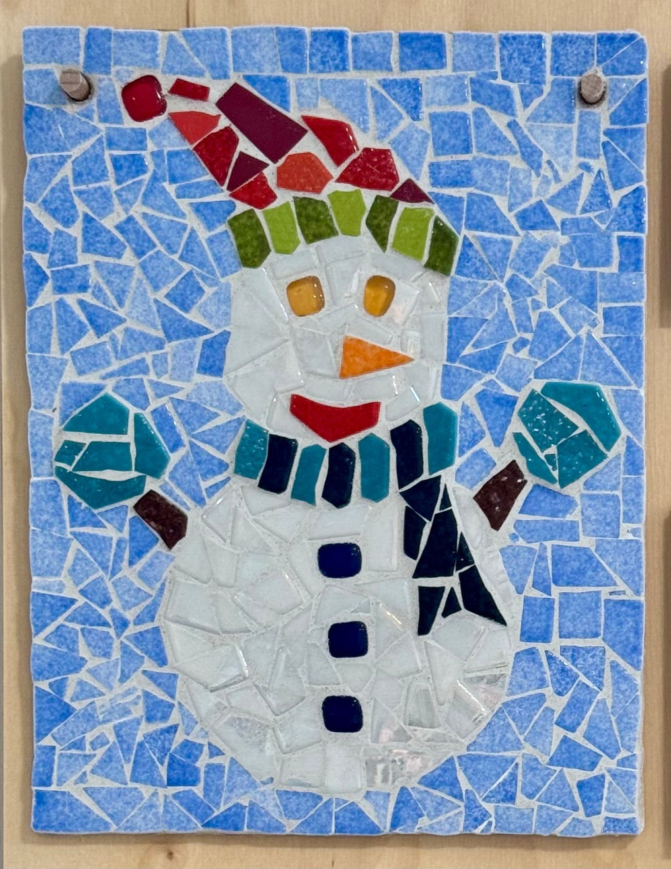 Atelier Romalia Mosaïque itinérant: vivez une expérience créative et conviviale, accessible à tous, autour de l’art mosaïque.