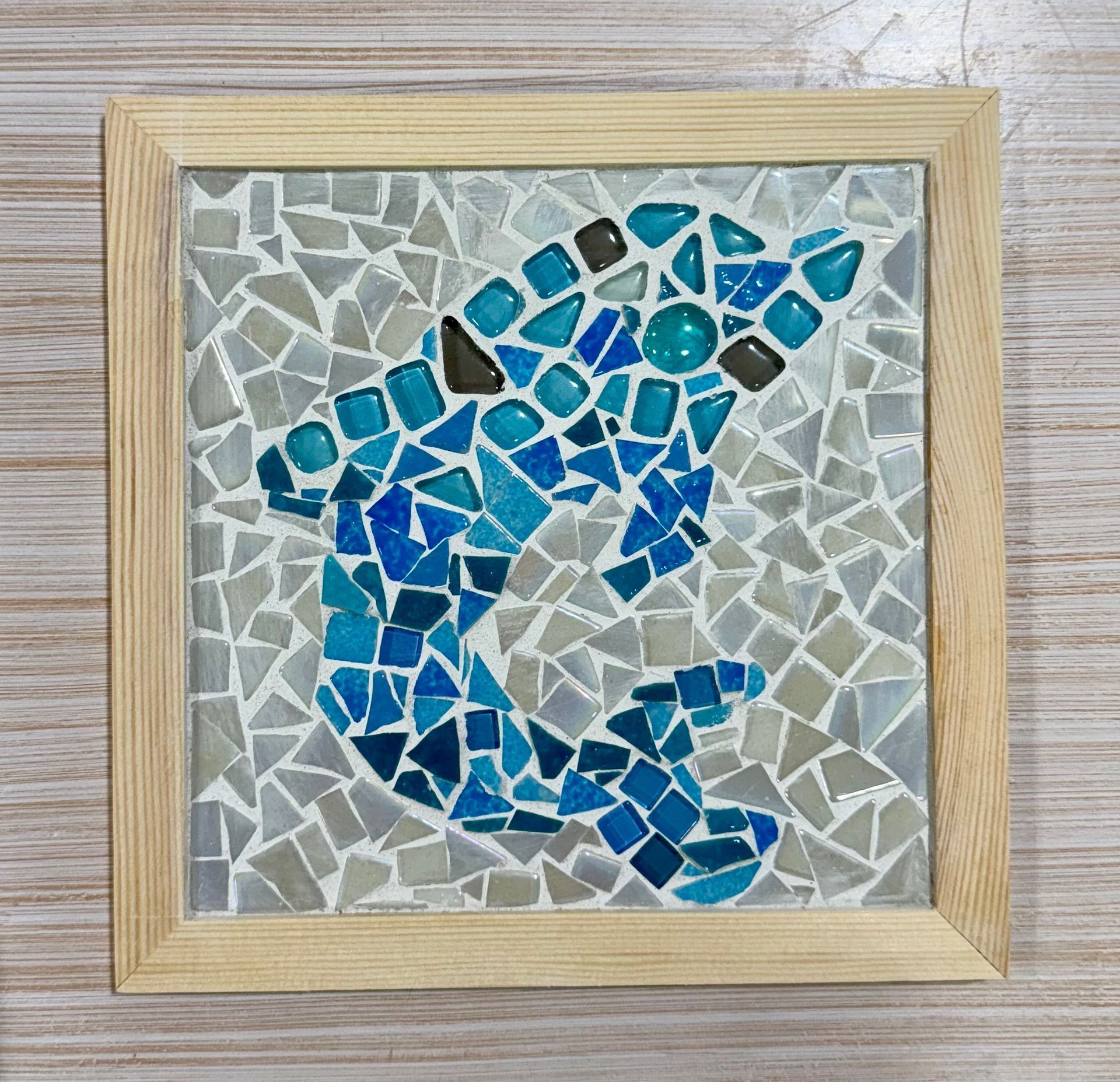 Atelier Romalia Mosaïque itinérant: vivez une expérience créative et conviviale, accessible à tous, autour de l’art mosaïque.
