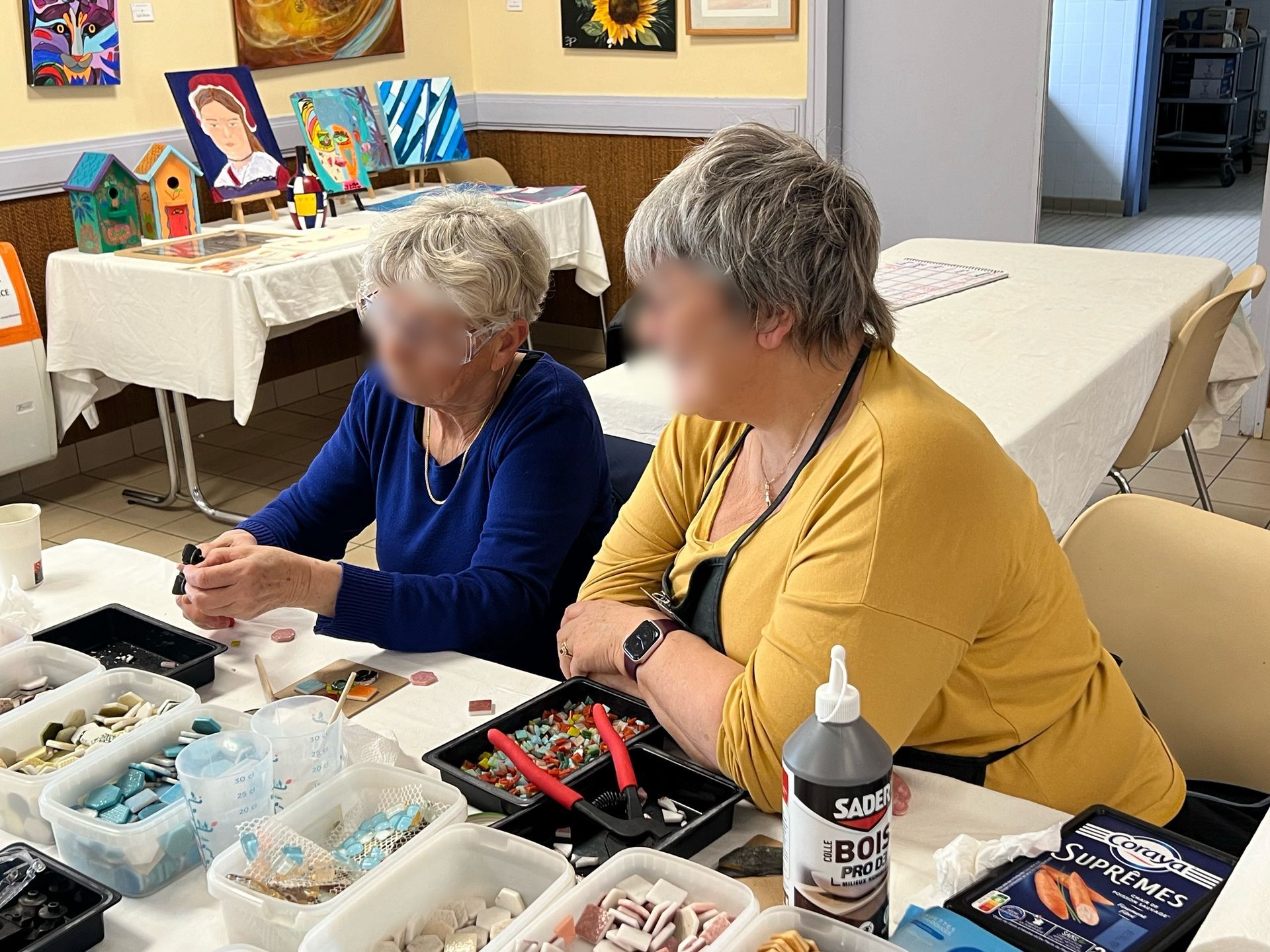 Atelier Romalia Mosaïque itinérant: vivez une expérience créative et conviviale, accessible à tous, autour de l’art mosaïque.