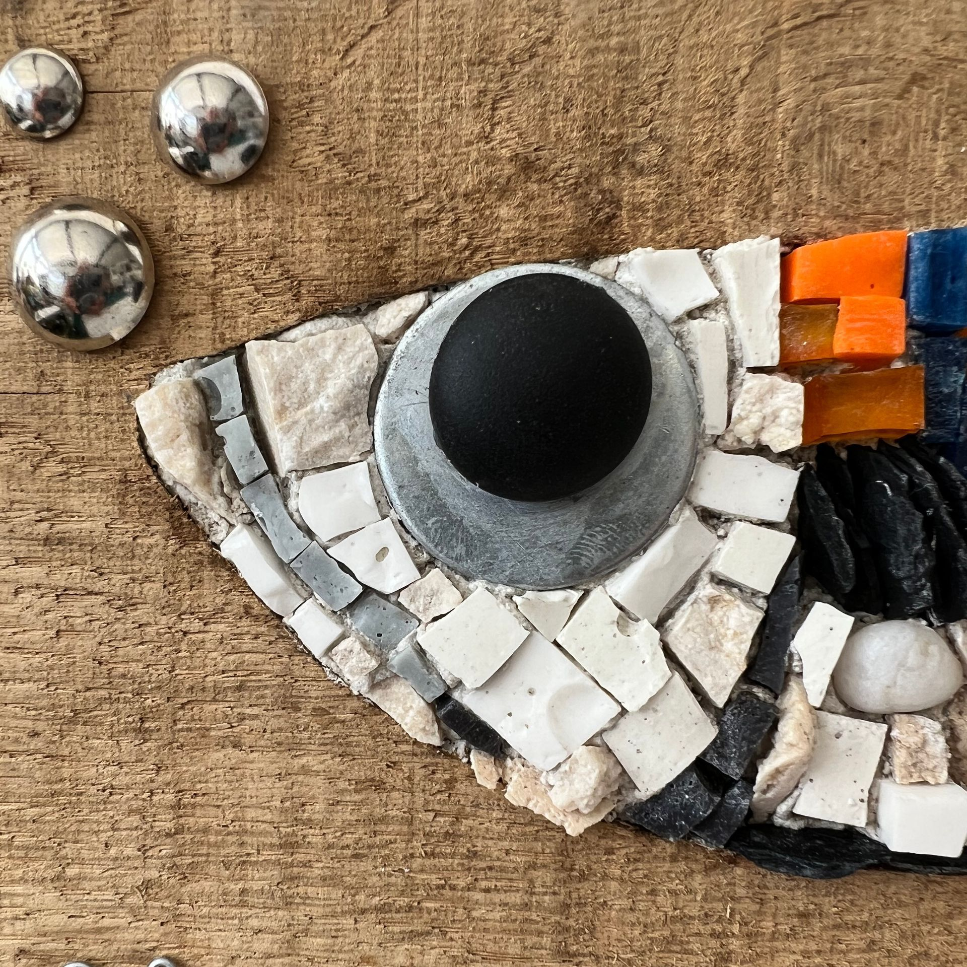 Création artistique et artisanale en mosaïque réalisée par Atelier Romalia Mosaïque sur l’Île d’Oléron.