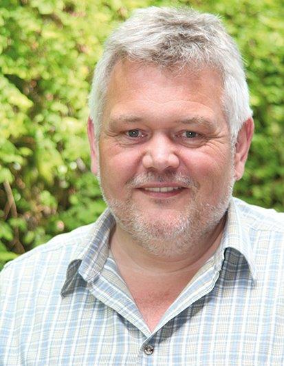 Imker Wolfgang Magers aus Bietigheim/Baden bei Rastatt/Karlsruhe