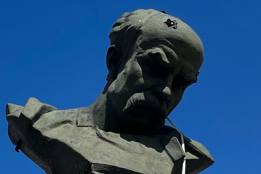 Bust of Taras Shevchenko with bullet holes, Borodianka 2022