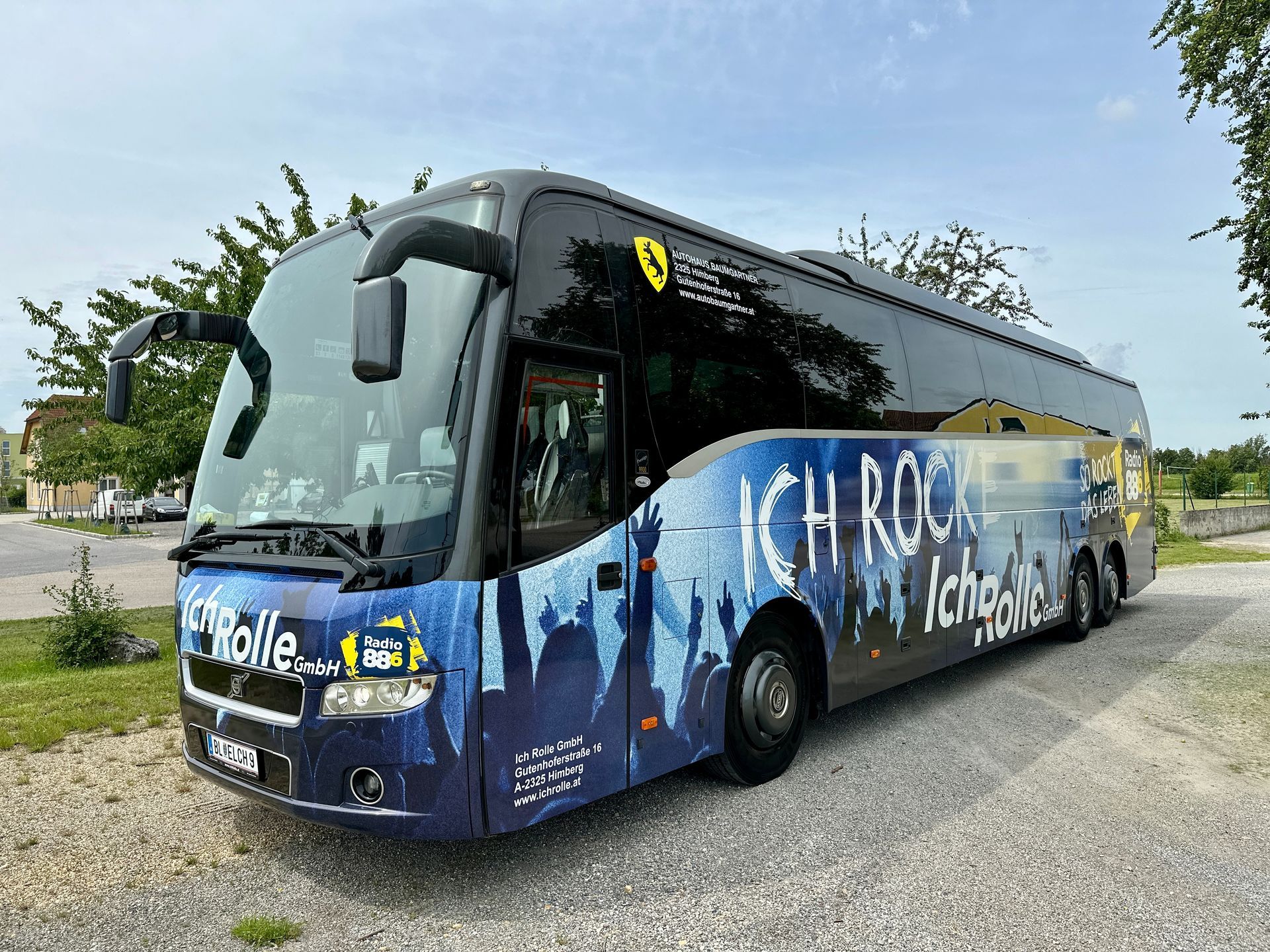 ich rolle, volvo mieten, Polestar mieten, BMW mieten, Ford mieten, Bus mieten, 9-sitzer mieten, 8 sitzer mieten, 9 sitzer mieten, 7 sitzer mieten, lkw mieten, auto mieten, auto mieten himberg, mietwagen himberg, Ichrolle gmbh, Michael Weiss, Michael weiss Mietwagen, auto mieten österreich, auto mieten niederösterreich, langzeit mieten, abo leasing, cabrio mieten, vw mieten, ex30 mieten, polestar 2 mieten, polestar 4 mieten, polestar 3 mieten, XC40 mieten, Volvo ex30 mieten, volvo XC90 mieten, Volvo XC60 mieten, Volvo EX90 mieten, Volvo EC40 mieten, Volvo EX40 mieten, Carbio mieten, Fiat mieten, Fiat 500 cabrio mieten, elektroauto mieten, Volvo mieten, Peugeot 2008 mieten, Peugeot mieten, Volvo reisebus, 88.6 bus, 88.6 Roadtrip, Radio 88.6, Radio886, 88.6 Road trip, kfz mieten, ford transit mieten, busse mieten, peugeot traveller mieten,porsche mieten, porsche niederösterreich mieten, Sportwagen mieten, Sportwagen niederösterreich mieten, limousine mieten, kombi mieten, mietwagen österreich, langzeitmiete niederösterreich, so rockt das Lebern