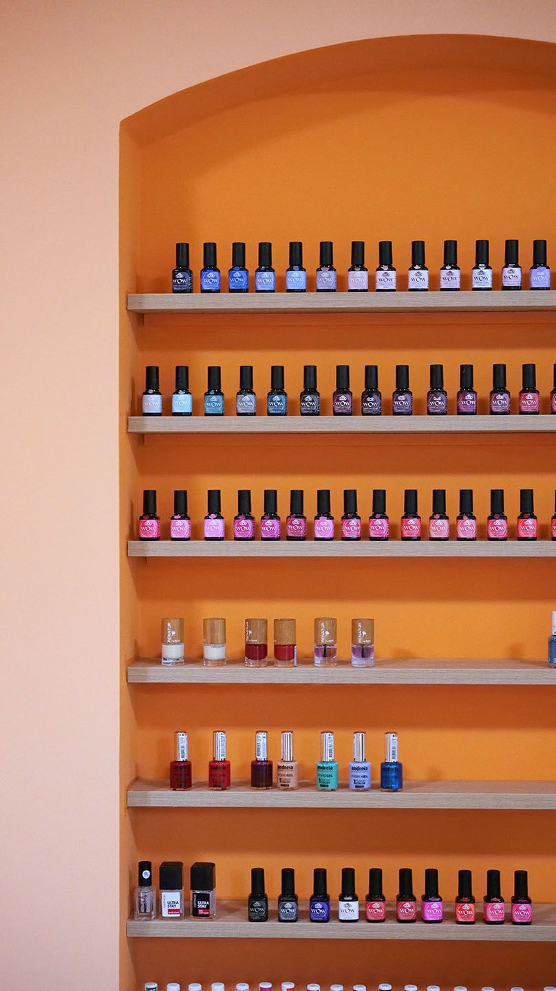 Große Auswahl an Nagellackfarben für jeden Stil