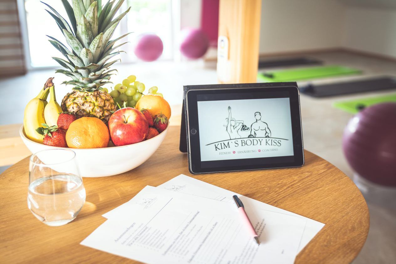 Frisches Obst im Empfangsbereich von Kim's Body Kiss – Gesunde Snacks und eine einladende Atmosphäre für Besucher.