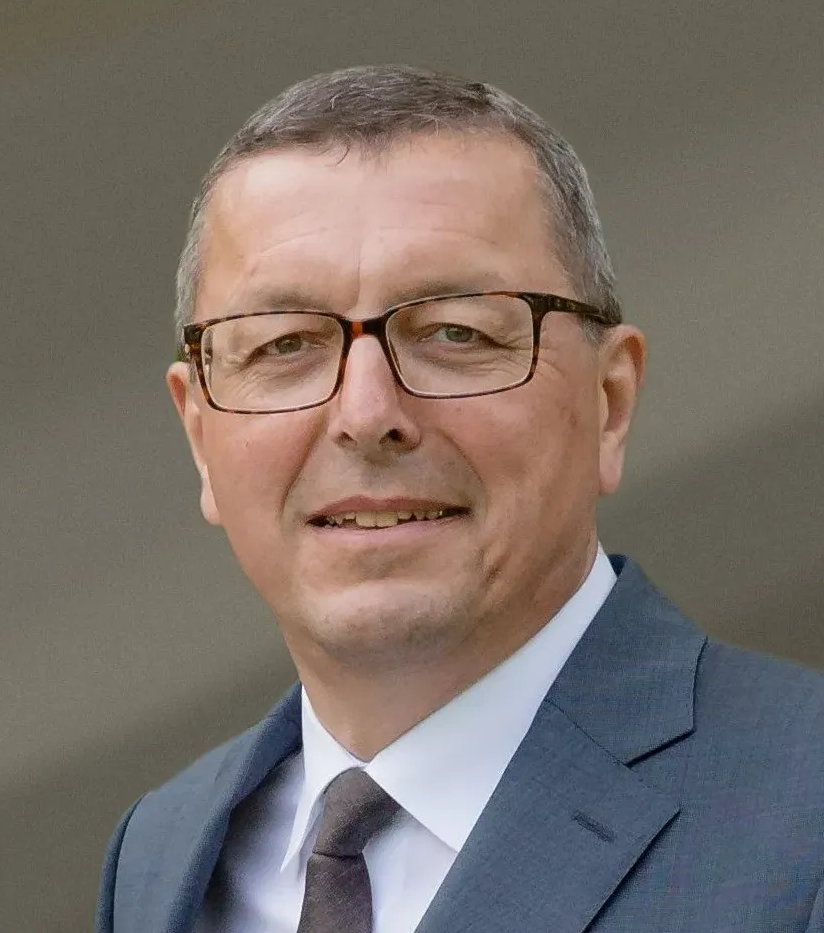 Dipl.-Kfm. Norbert Zinner, Gründer und Geschäftsführer der Ancorin Beratungs GmbH. Beratungsschwerpunkte: Unternehmenssteuerung, Finanzierung, Prozess- und Organisationsentwicklung, Restrukturierung, Mergers & Acquisitions (M&A) und in die Begleitung von Startup Unternehmen