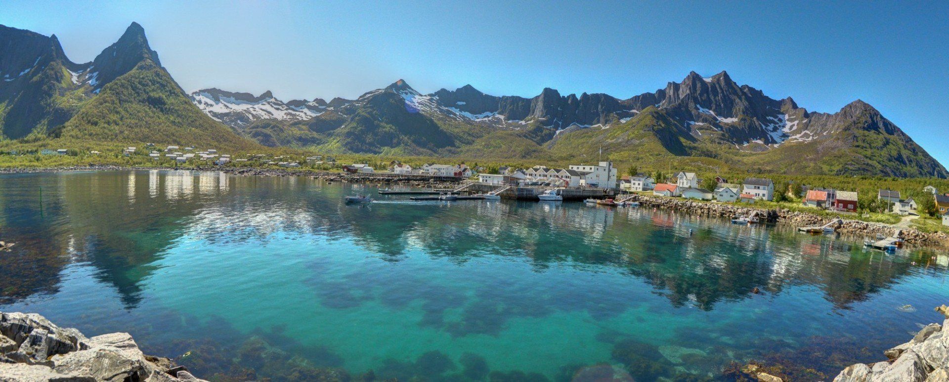 Mefjord Brygge vom eer aus betrachtet