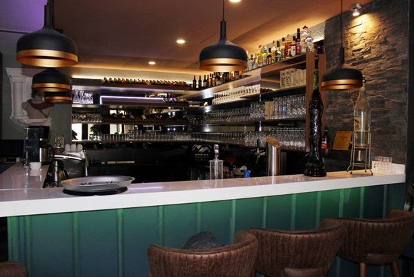 Genießen Sie auserlesene Coctails & Weine an unserer Bar! Bar