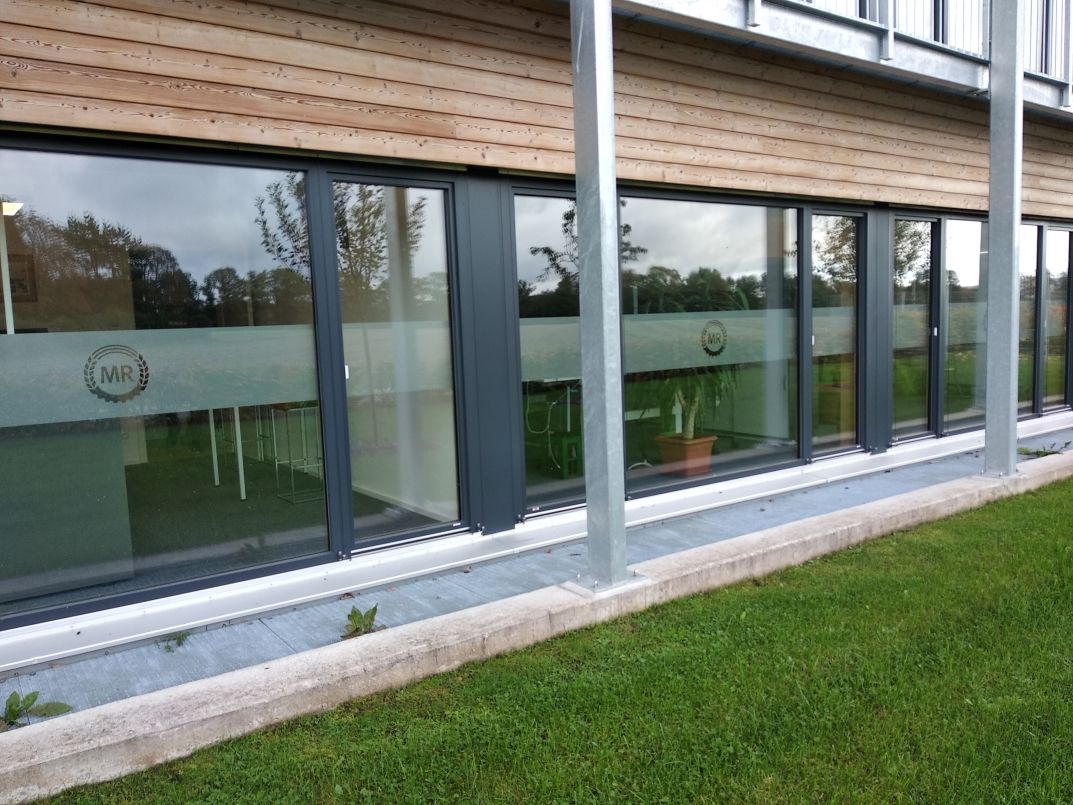 Bürofenster: Sichtschutz mit Glasdekorfolie