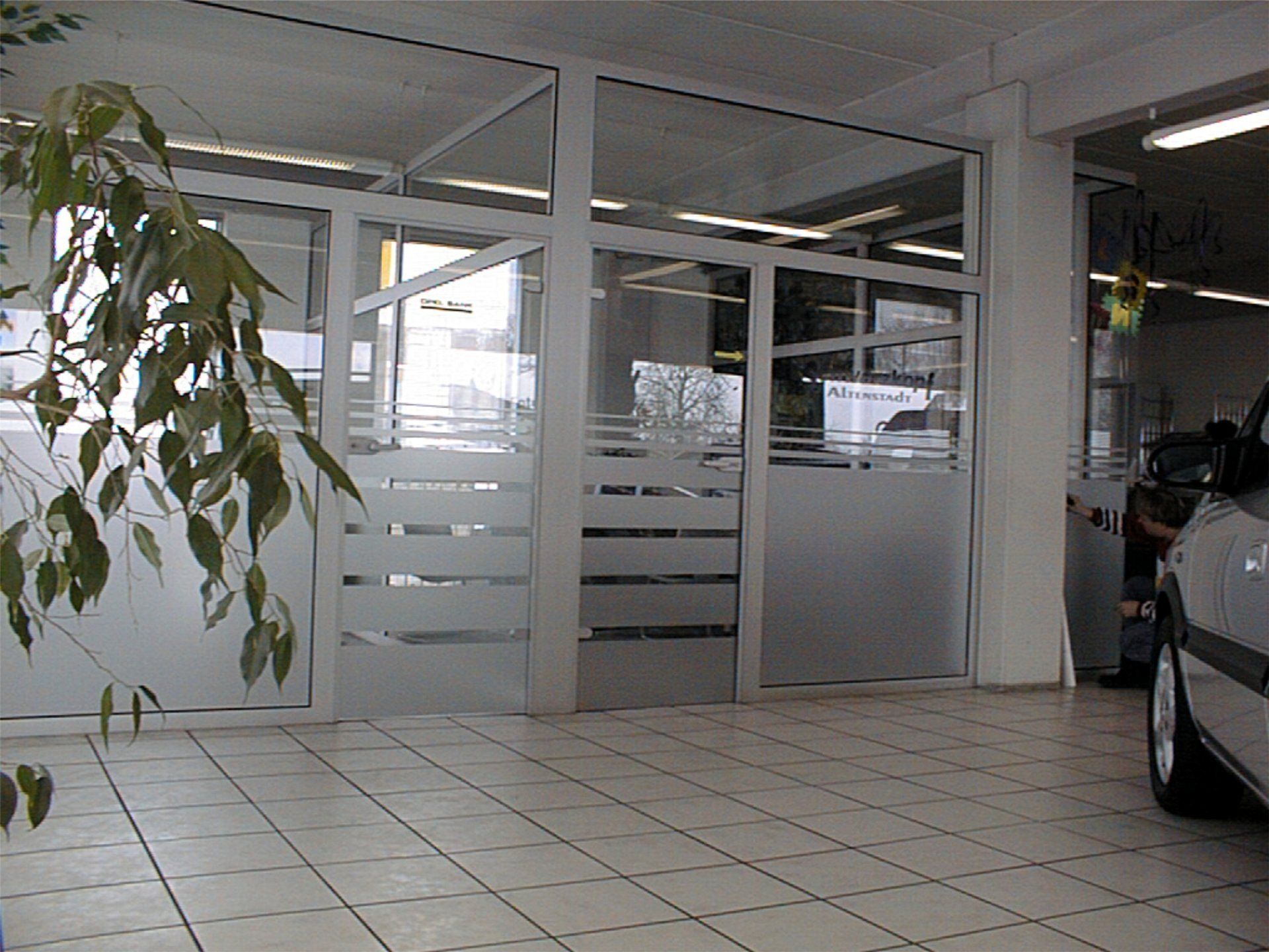 Milchglasfolie als dekorativer Blickschutz