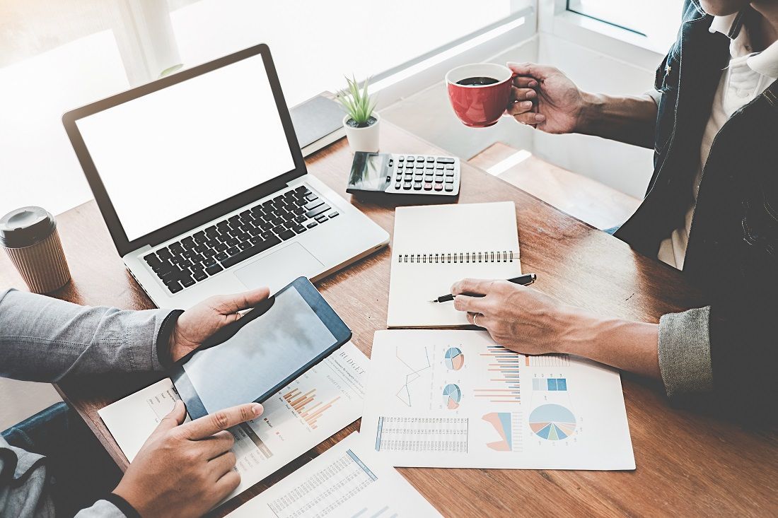 COMMITMENT, COLLABORATION AND ADVICE Aesthetic equipment