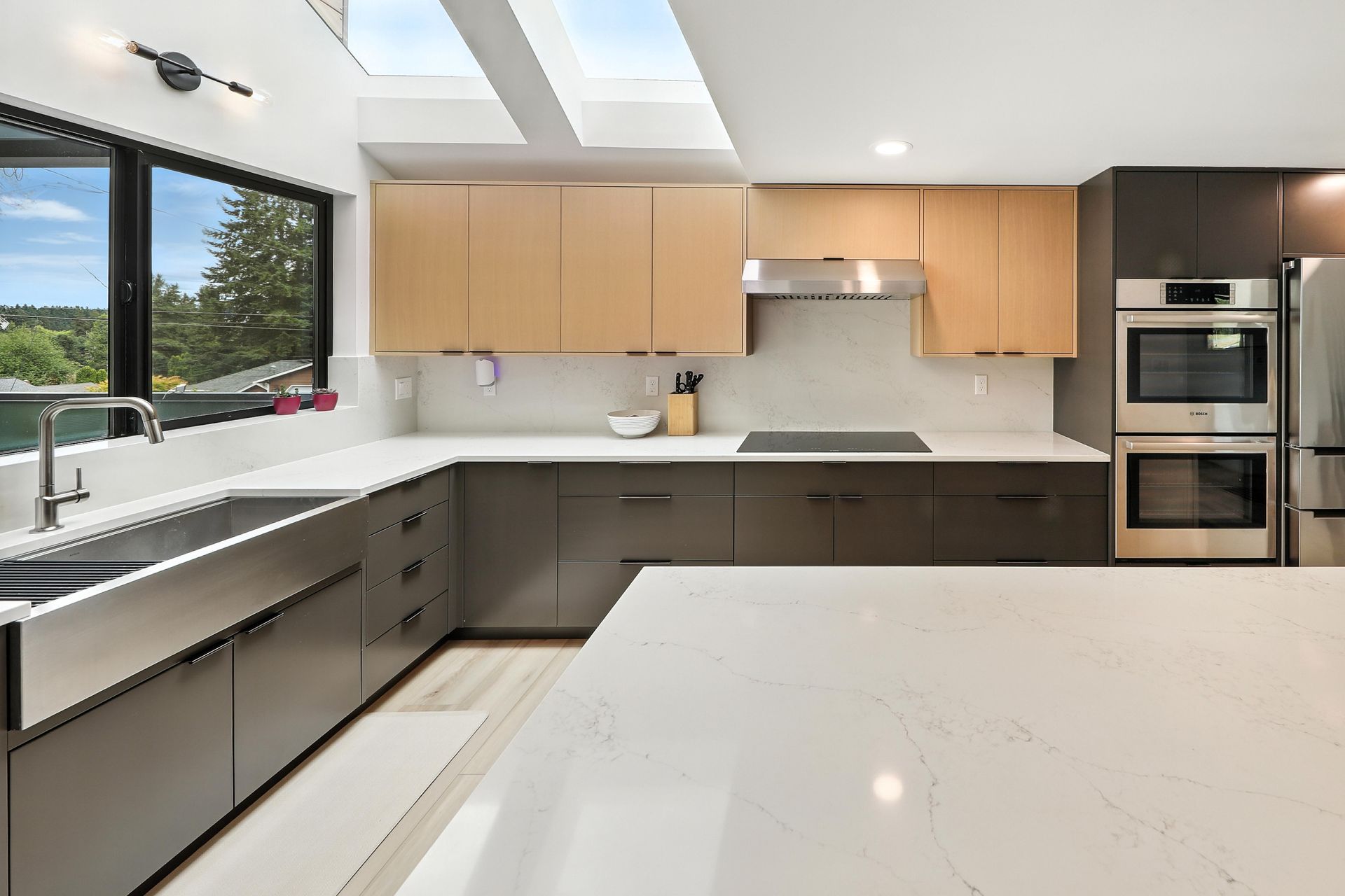 Ridgecrest Shoreline custom kitchen cabinets — vertical grain