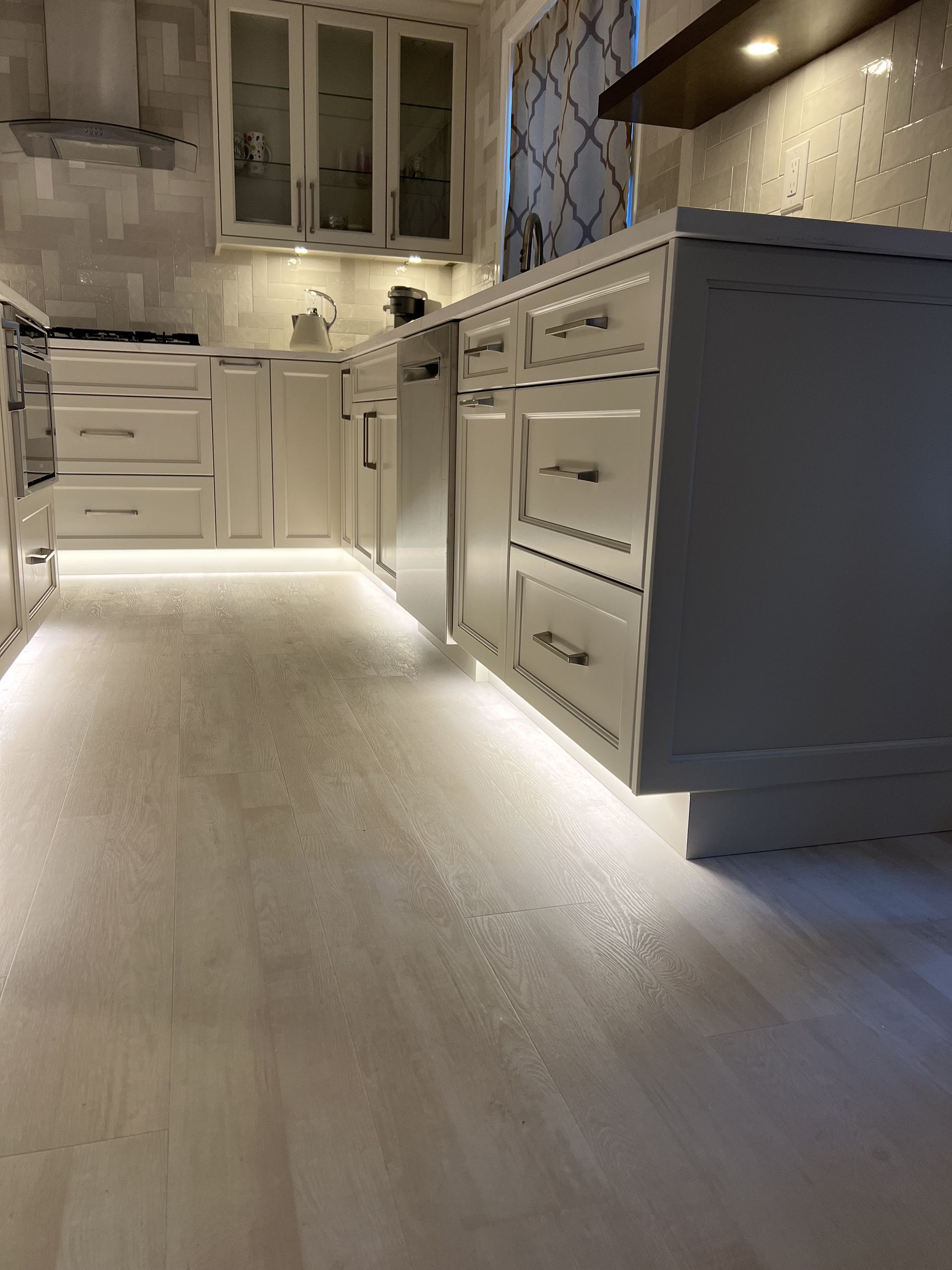 Penny Creek Everett custom kitchen cabinets — shaker panel
